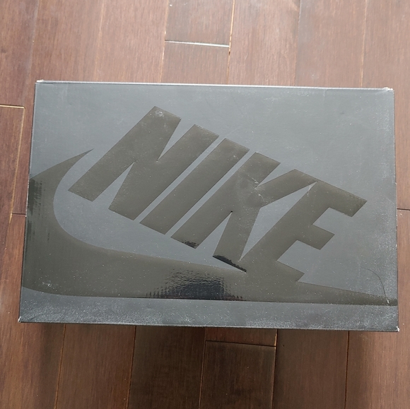 Nike: Dunk High x Fragment Design "Beijing" Sneakers - Picture 10 of 11